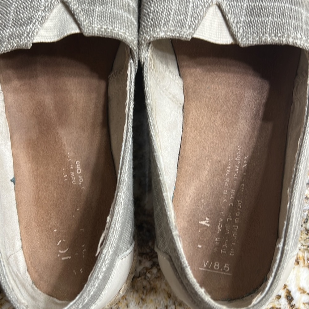 Toms - Picture 6 of 6